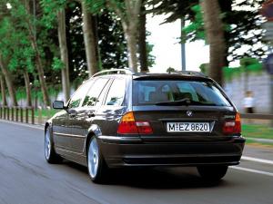 BMW 325i Touring 2001 года